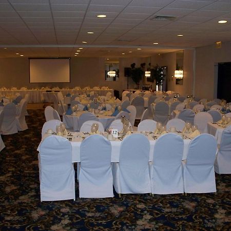 Ramada By Wyndham Watertown Thousand Esterno foto