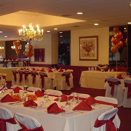 Ramada By Wyndham Watertown Thousand Esterno foto