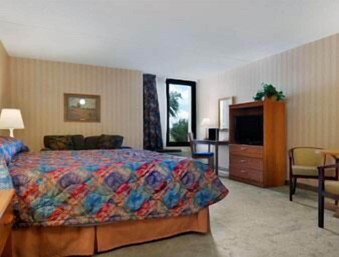 Ramada By Wyndham Watertown Thousand Esterno foto