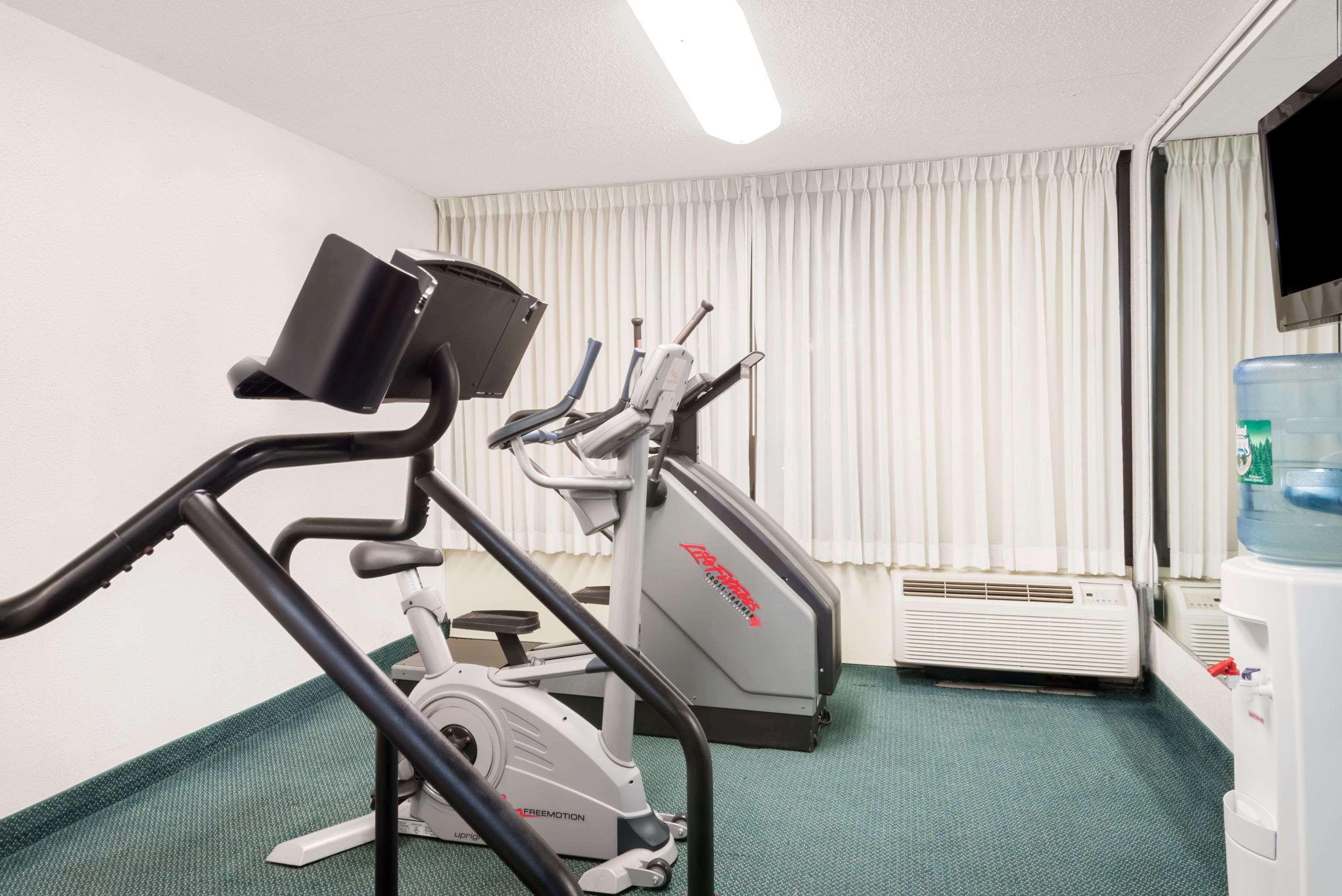 Ramada By Wyndham Watertown Thousand Esterno foto